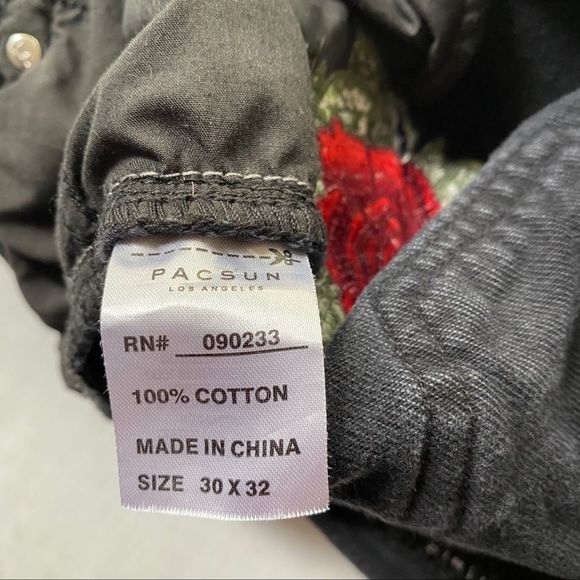 Pacsun Distressed Rose Embroidered Mom Jeans 30" - Picture 10 of 10